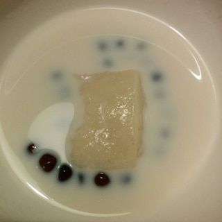 マグカップで簡単　赤えんどうの豆大福風ミルクしるこ